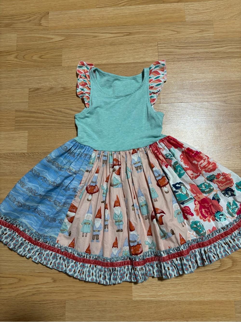 “Matilda Jane” Platinum dress with gnomes size 4 in great condition